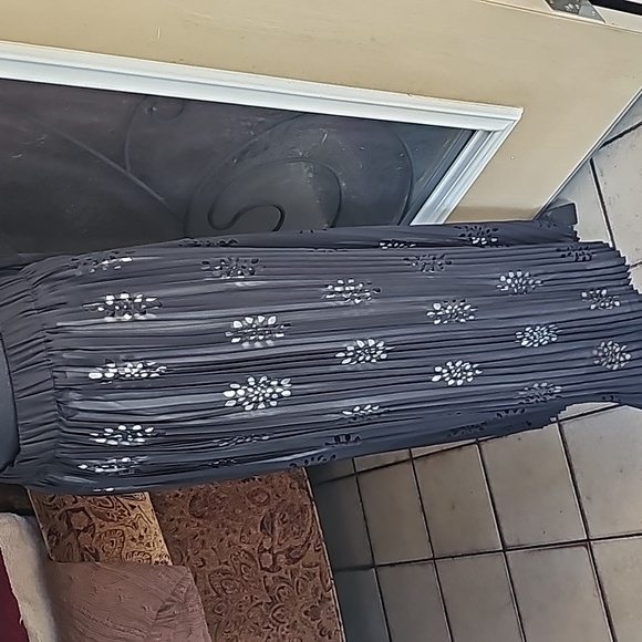 Black pleated skirt - Picture 7 of 9